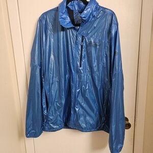 The Mountain Hardwear Men's Blue Lightweight Windbreaker Jacket